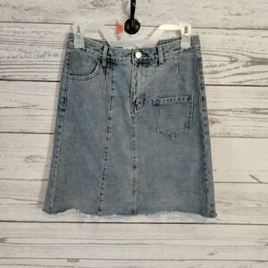 New Without tags. "Twice -Chic" woman's jean skirt